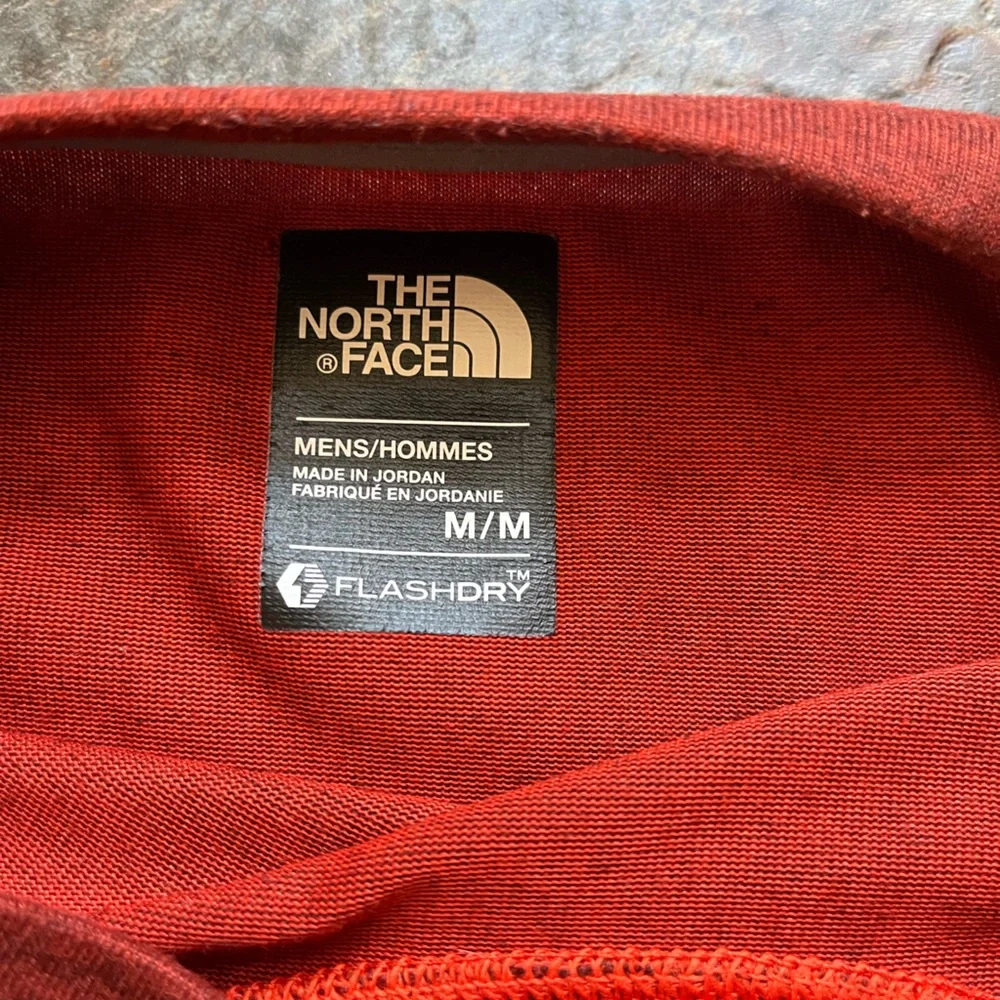Men’s The North Face crew long sleeve pull over flash dry burnt orange. Medium